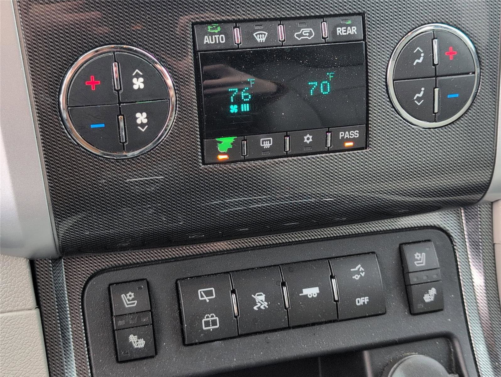 Used 2011 Chevrolet Traverse LTZ image 16