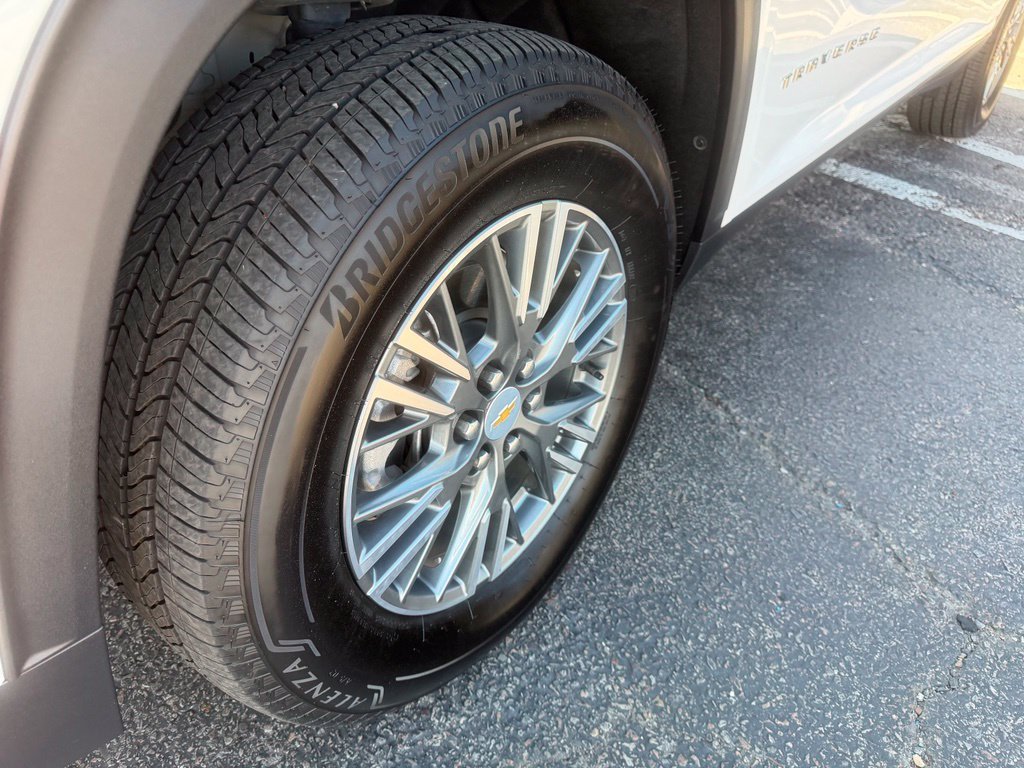 Used 2025 Chevrolet Traverse LT w/ LPO, Floor Liner Package FWD image 11