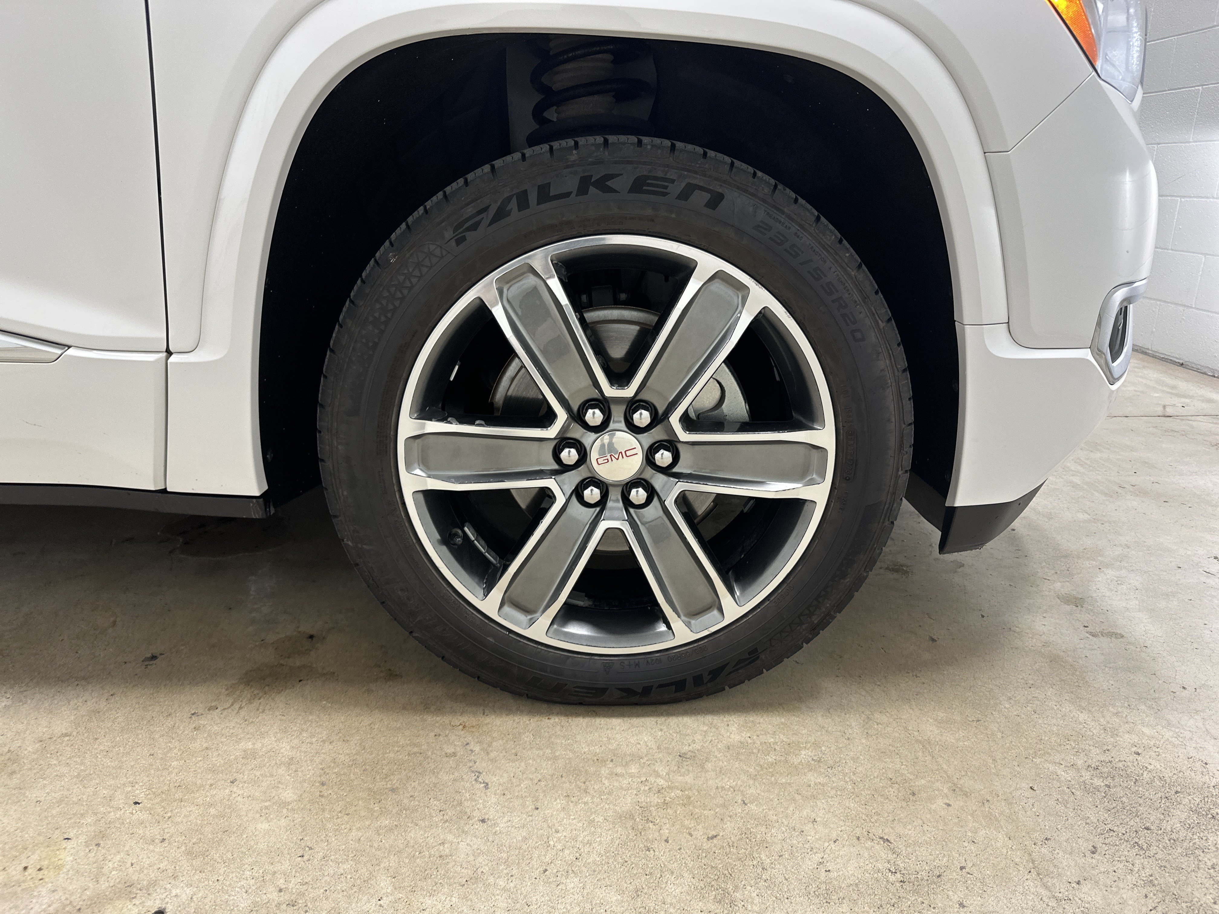 Used 2019 GMC Acadia Denali w/ Technology Package AWD/4WD image 13