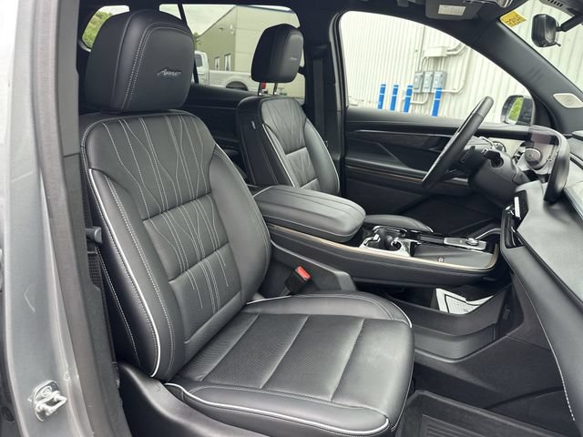 Used 2025 Buick Enclave Avenir AWD/4WD image 28