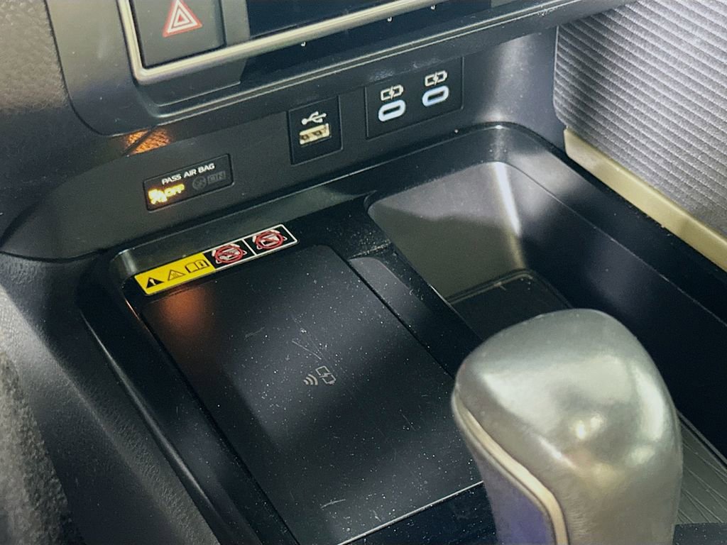 Used 2025 Toyota Camry SE image 29