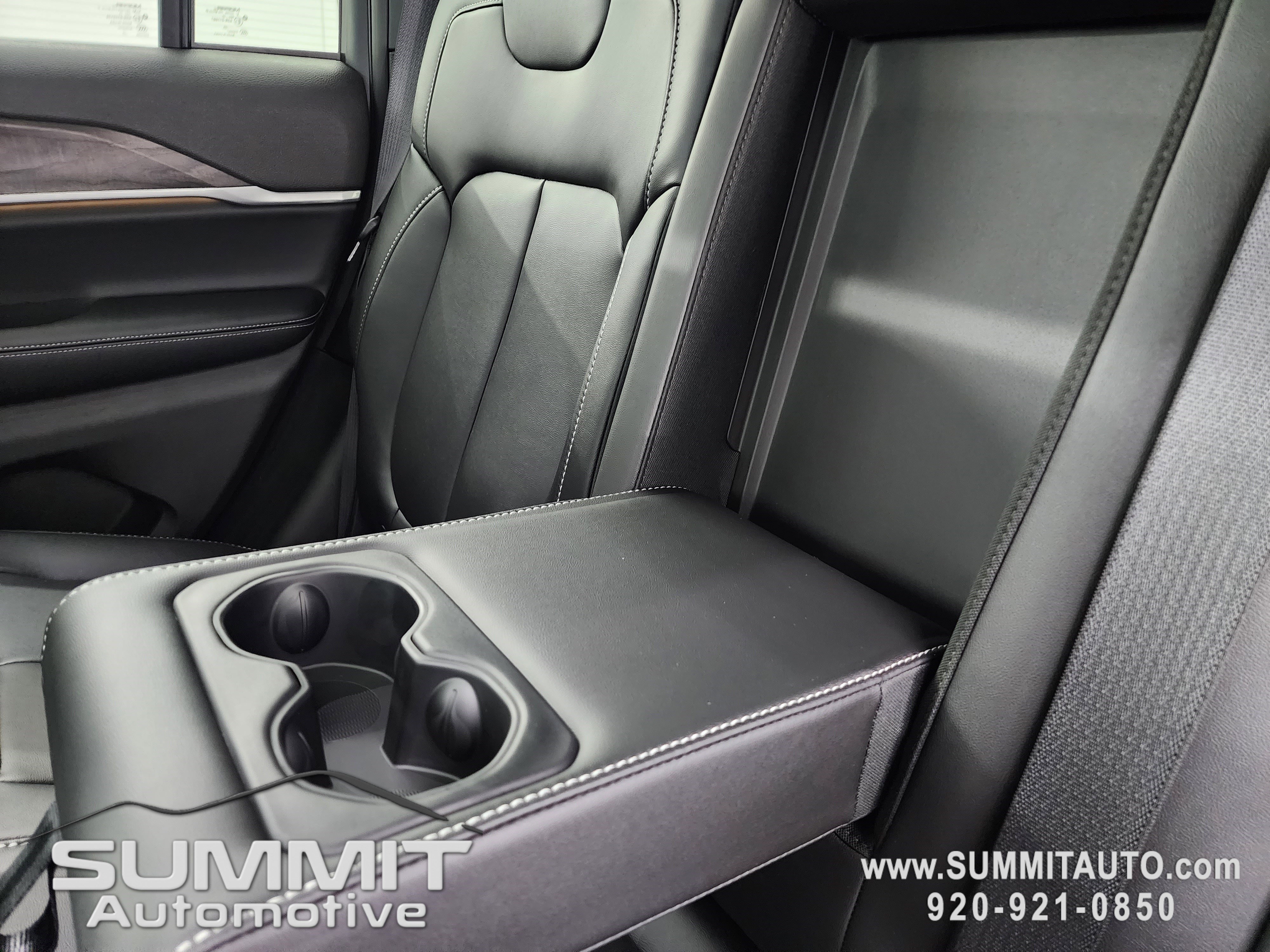 New 2025 Jeep Grand Cherokee Limited w/ Black Appearance Package image 39