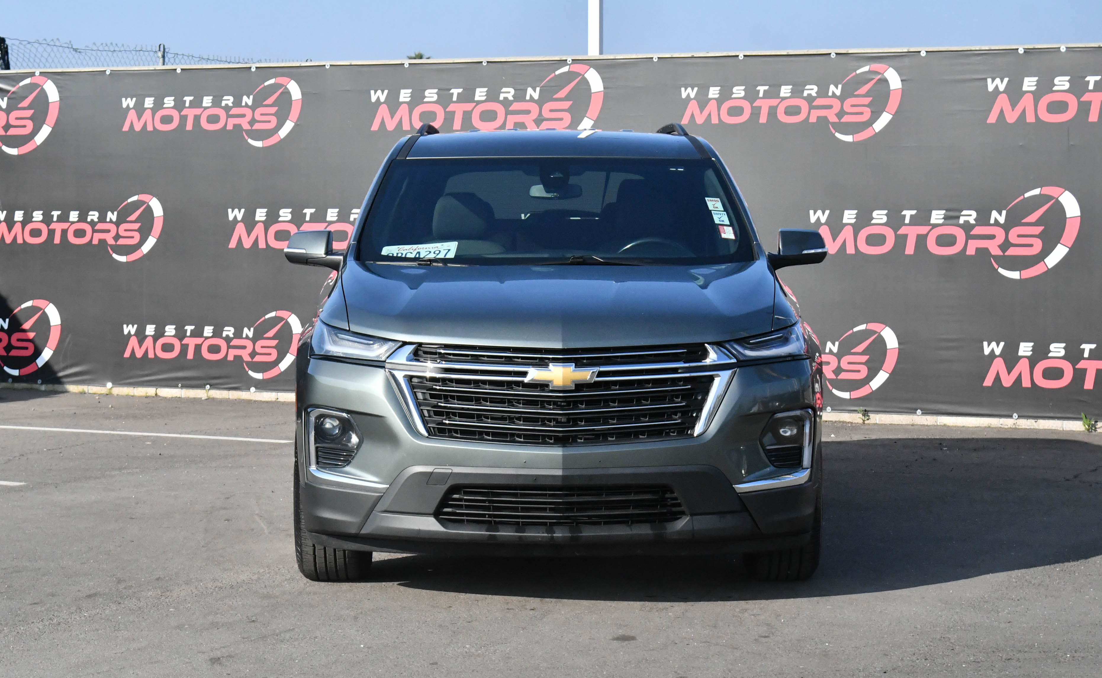 Used 2022 Chevrolet Traverse LT image 2