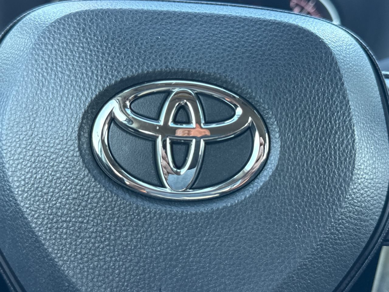 Used 2025 Toyota RAV4 LE AWD/4WD image 27