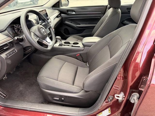 Used 2025 Nissan Altima 2.5 SV FWD image 9