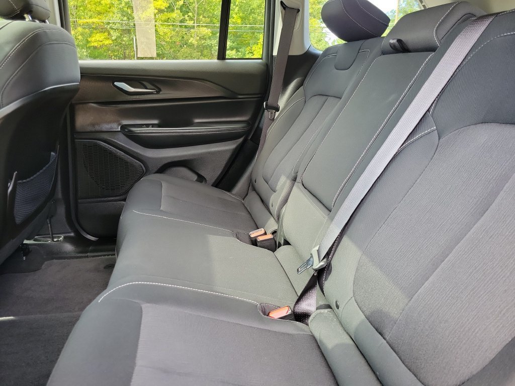 Used 2023 Jeep Grand Cherokee Laredo X AWD/4WD image 11