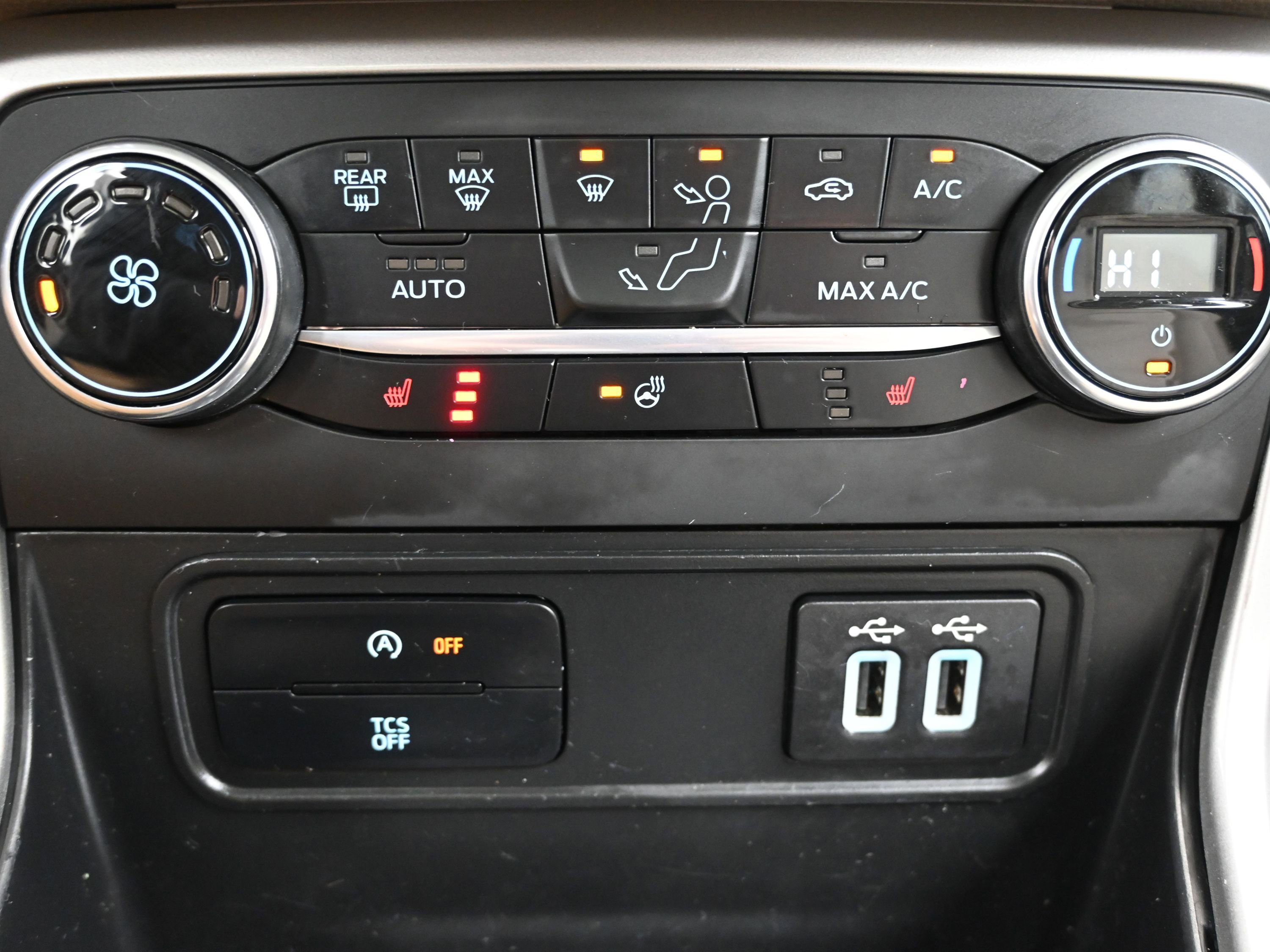 Used 2022 Ford EcoSport Titanium image 17