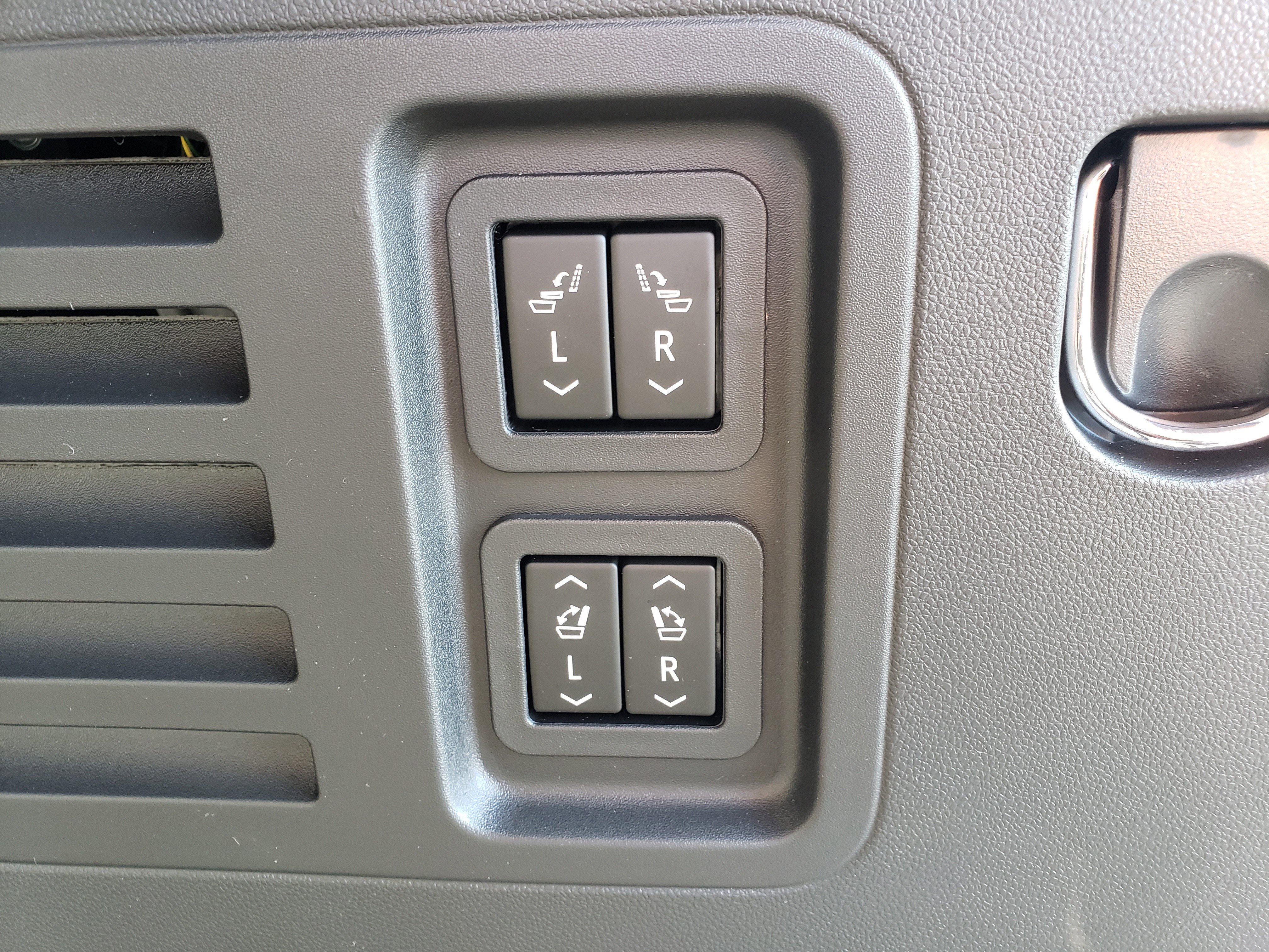 New 2026 Chevrolet Traverse RS w/ LPO, Floor Liner Package image 11