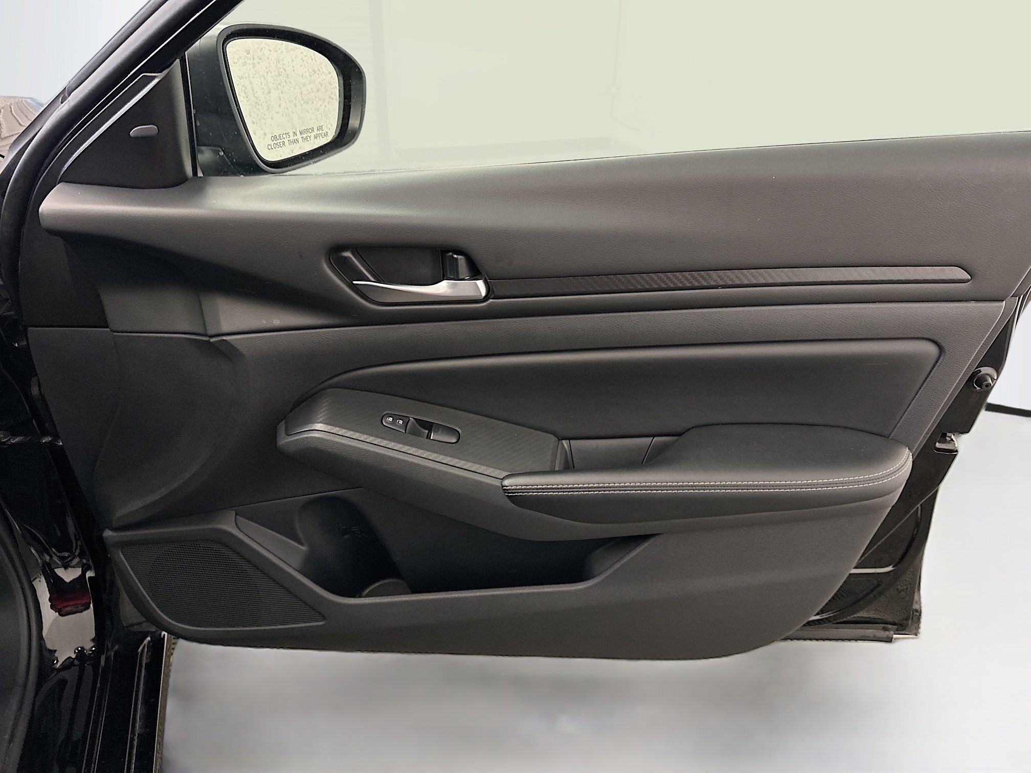 Used 2025 Nissan Altima 2.5 SV image 32