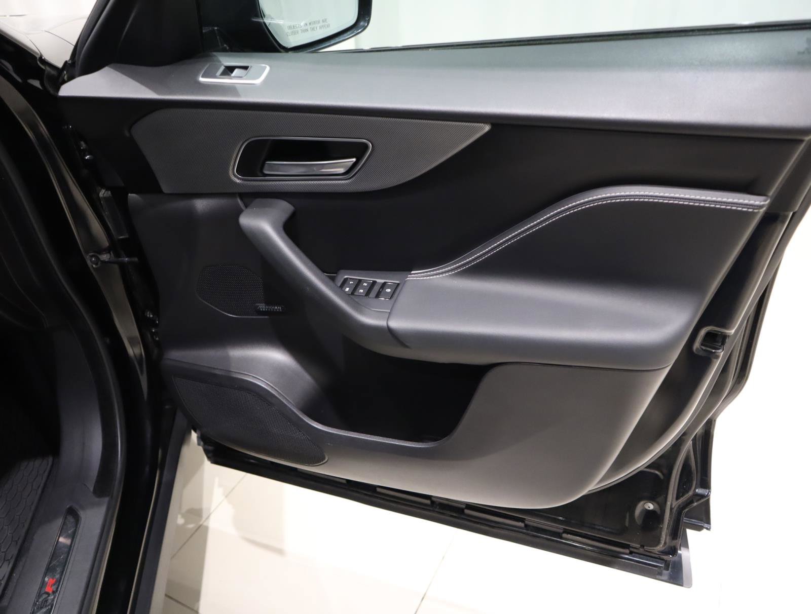 Used 2020 Jaguar F-PACE SVR image 14