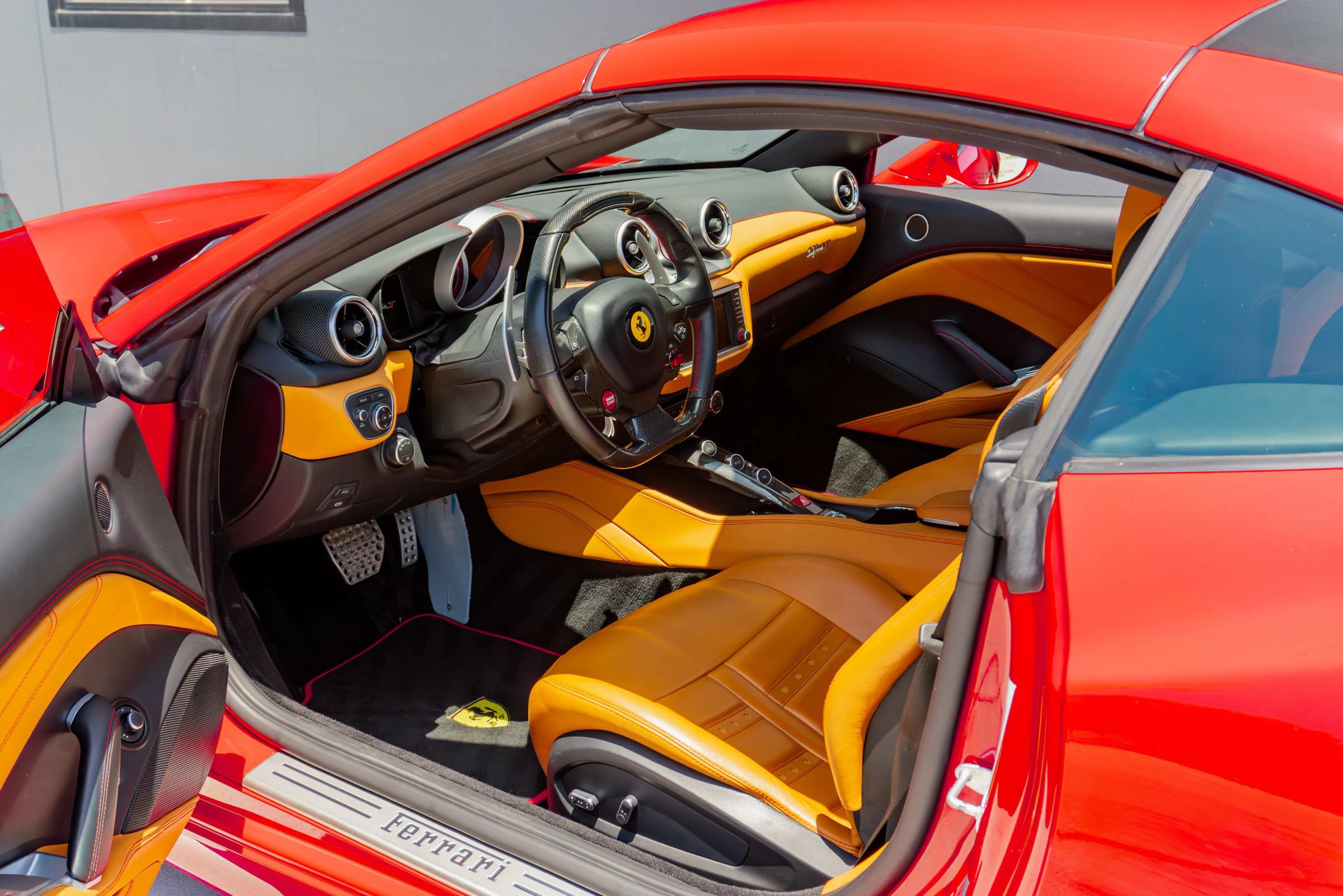 Used 2016 Ferrari California T RWD image 43