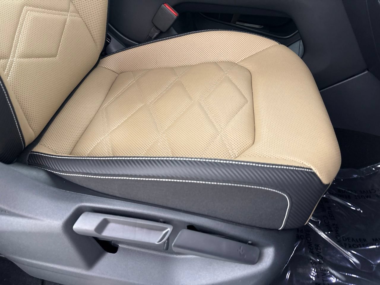 Used 2025 Volkswagen Atlas Cross Sport SE FWD image 28