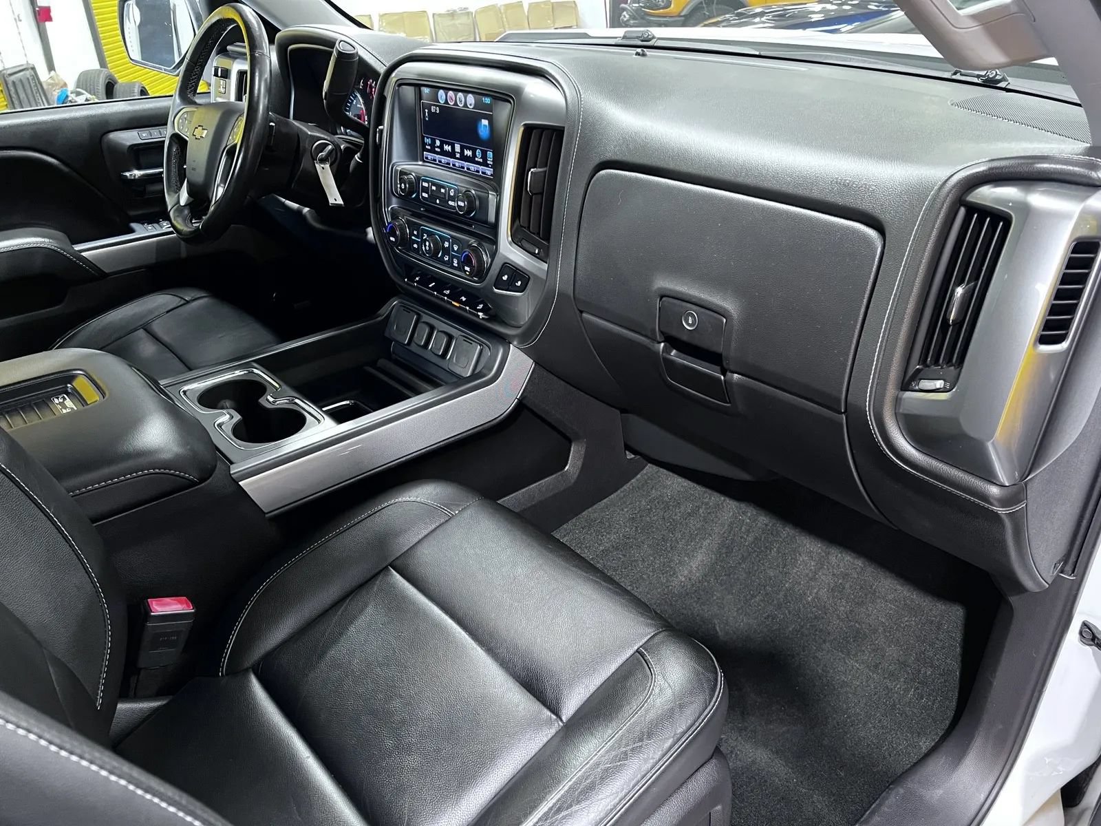 Used 2017 Chevrolet Silverado 1500 LTZ Z71 w/ LTZ Plus Package AWD/4WD image 16