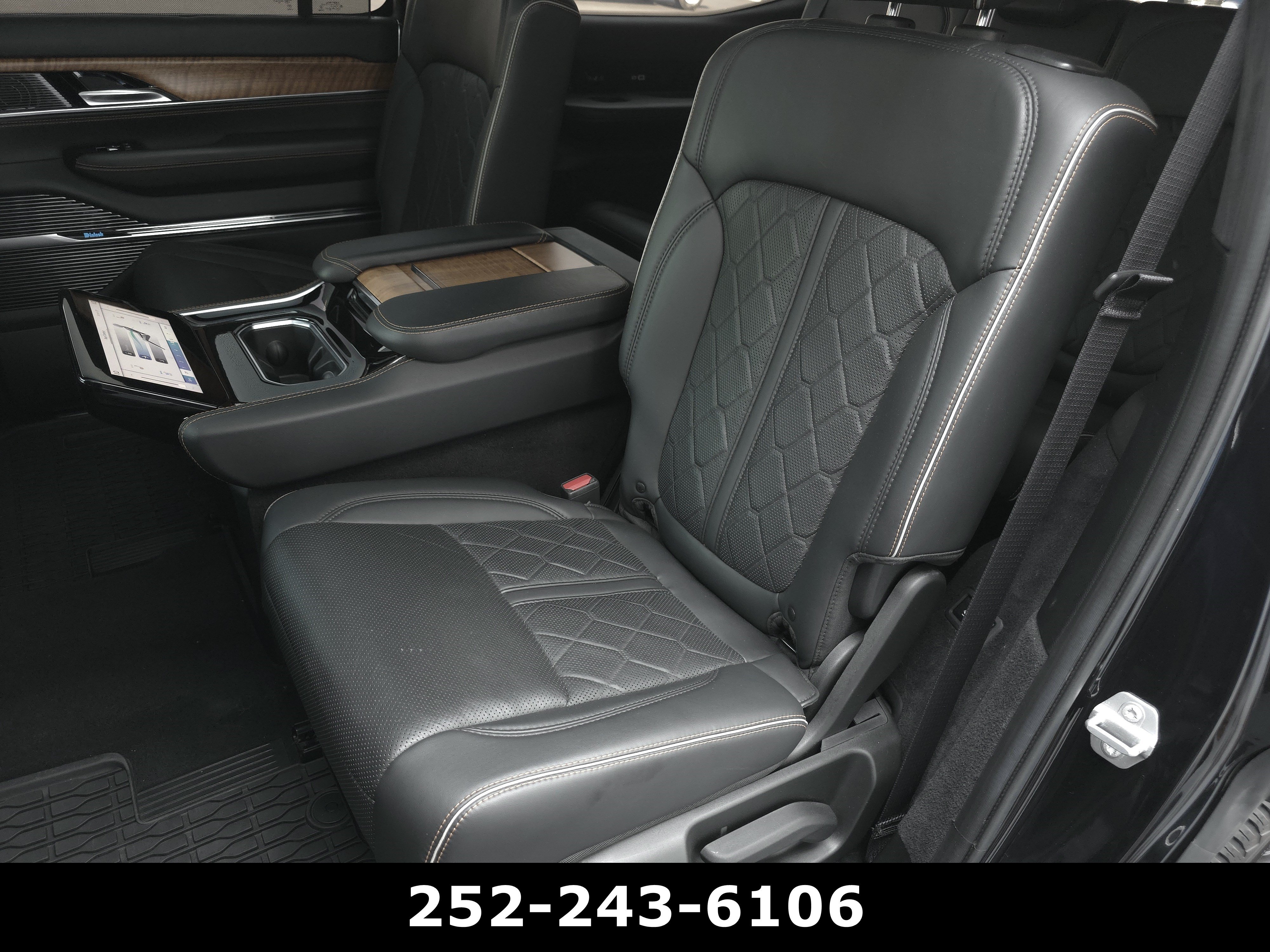 Used 2023 Jeep Grand Wagoneer Series III AWD/4WD image 39