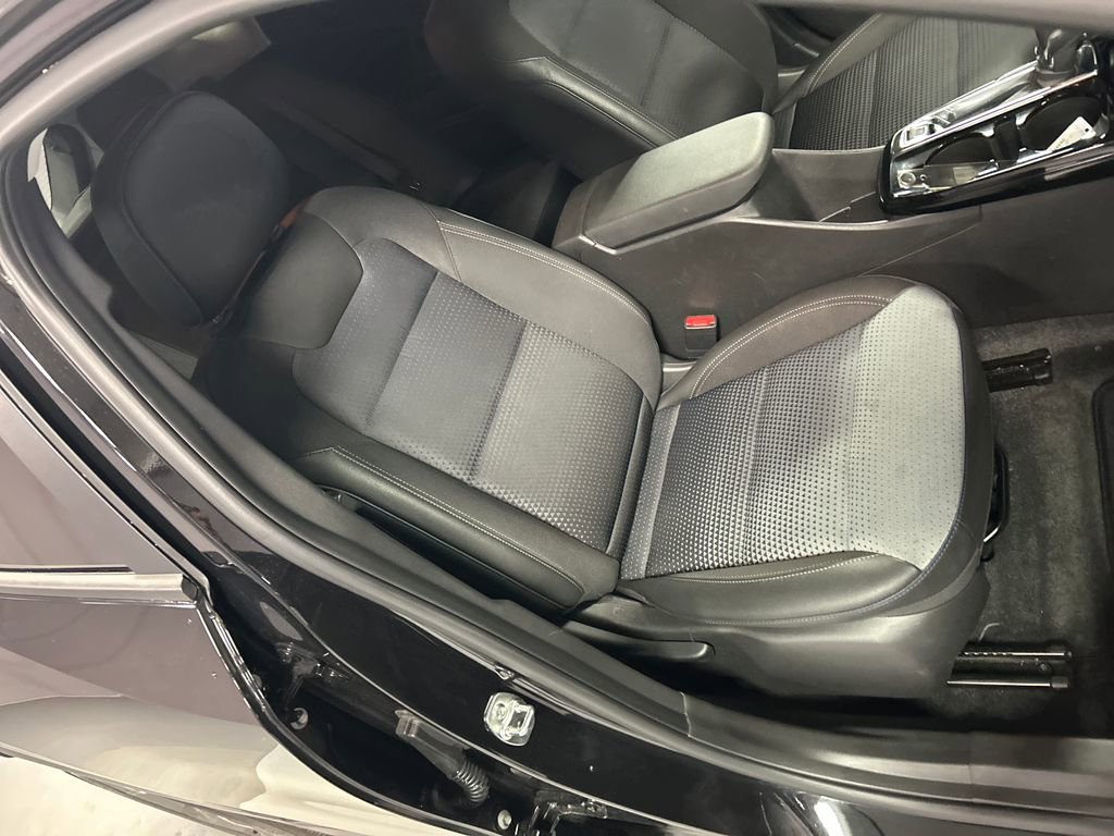 Used 2025 Chevrolet Trax LT w/ LT Convenience Package FWD image 25