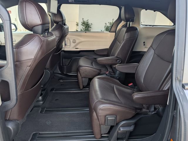 Used 2023 Toyota Sienna Platinum image 28