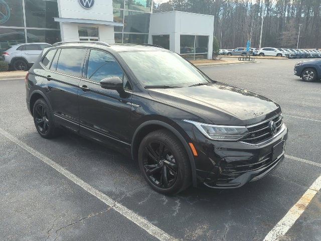 Certified 2024 Volkswagen Tiguan SE R-Line image 1