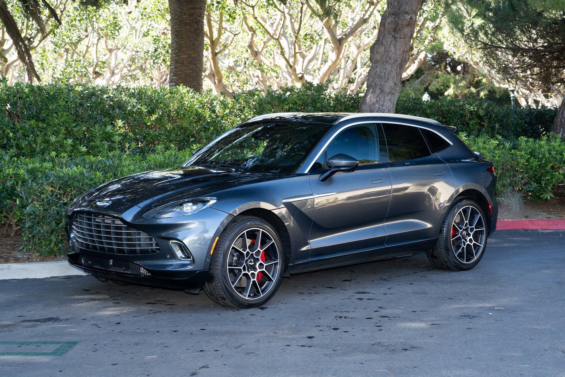 Used 2021 Aston Martin DBX image 2