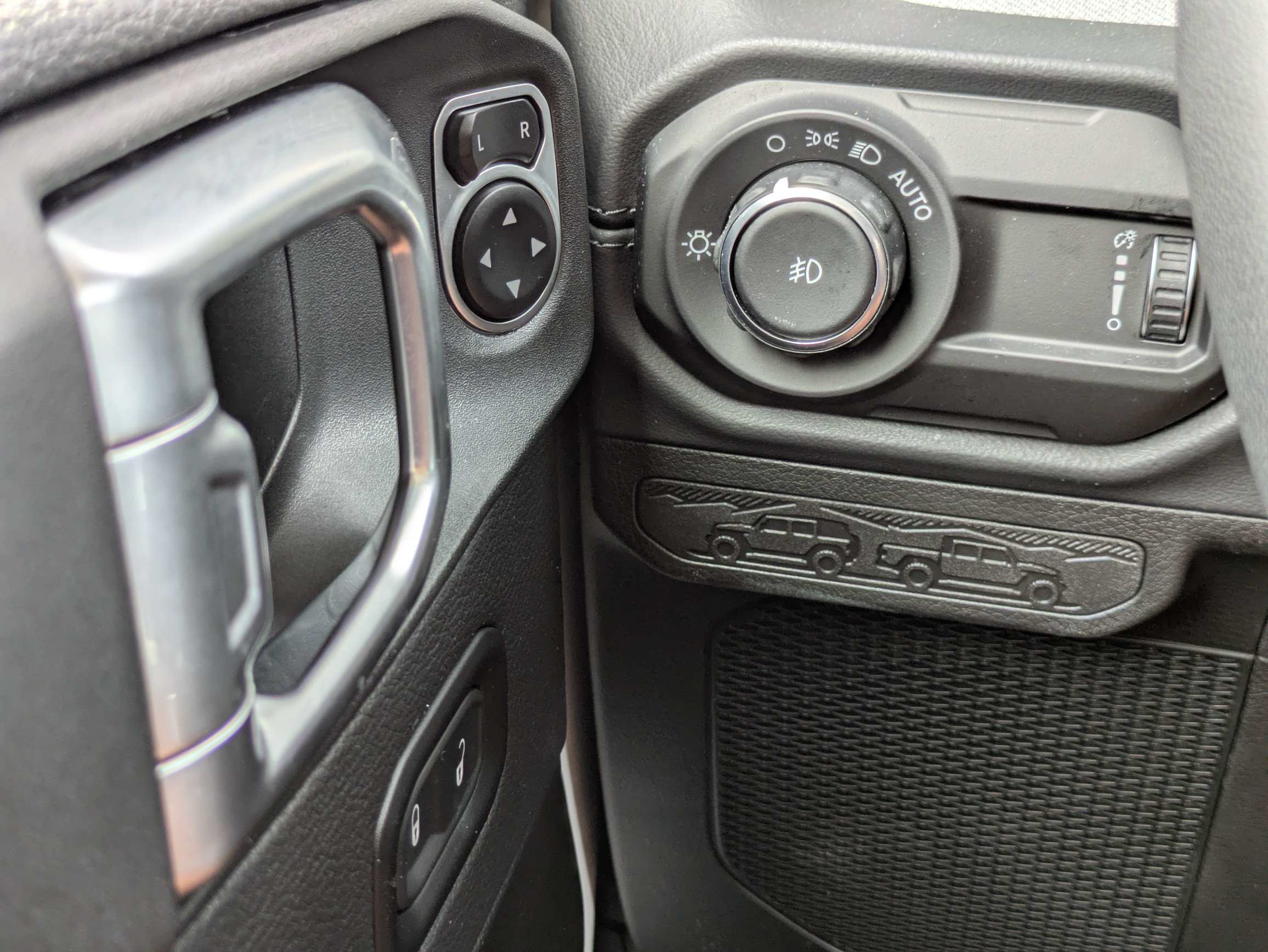 Used 2026 Jeep Wrangler Unlimited Sahara AWD/4WD image 35