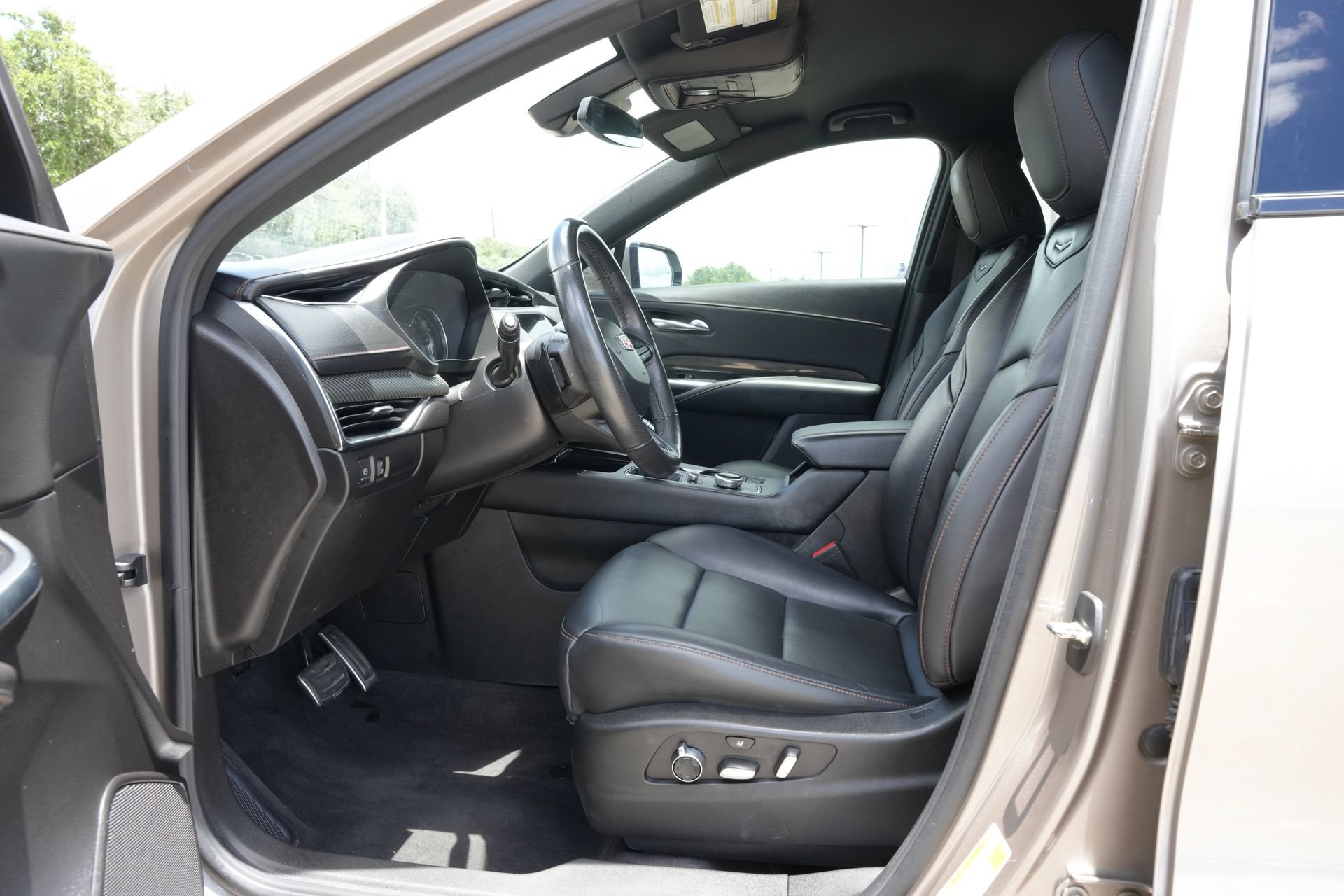 Certified 2023 Cadillac XT4 Sport FWD image 16