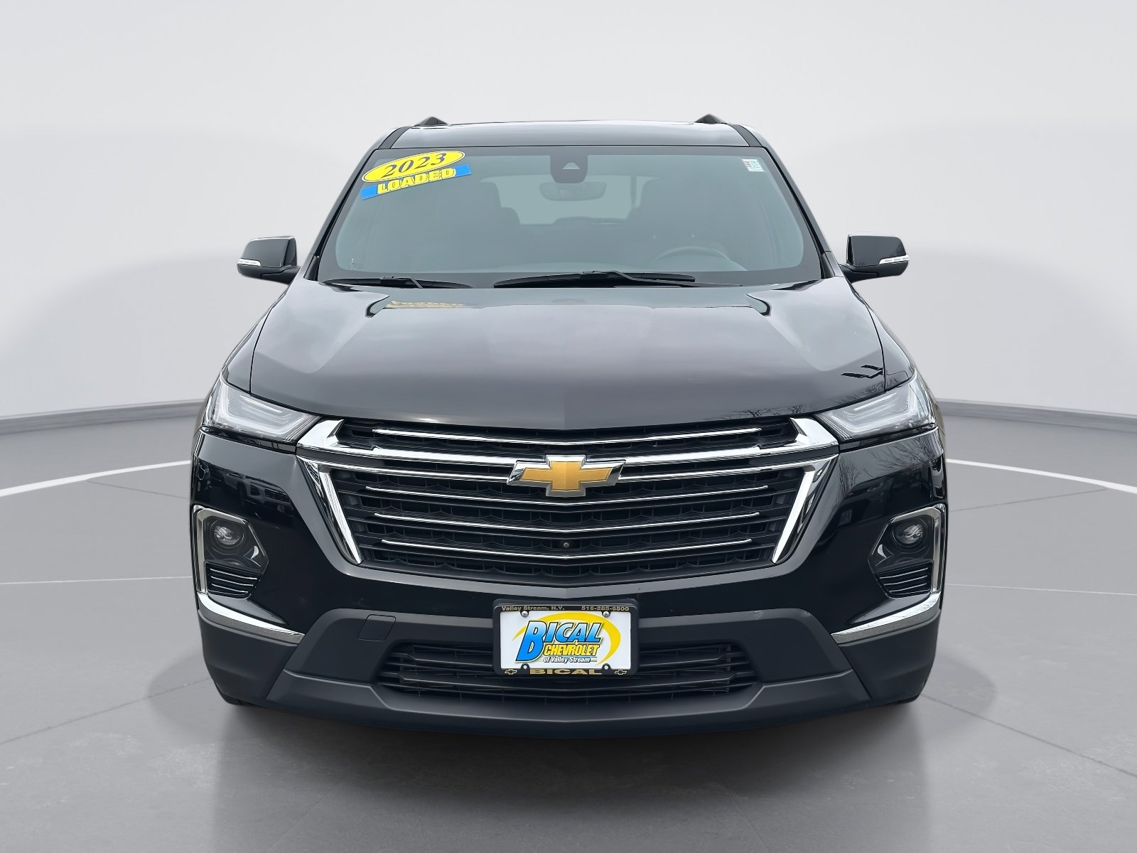 Used 2023 Chevrolet Traverse LT w/ LT Premium Package AWD/4WD image 2