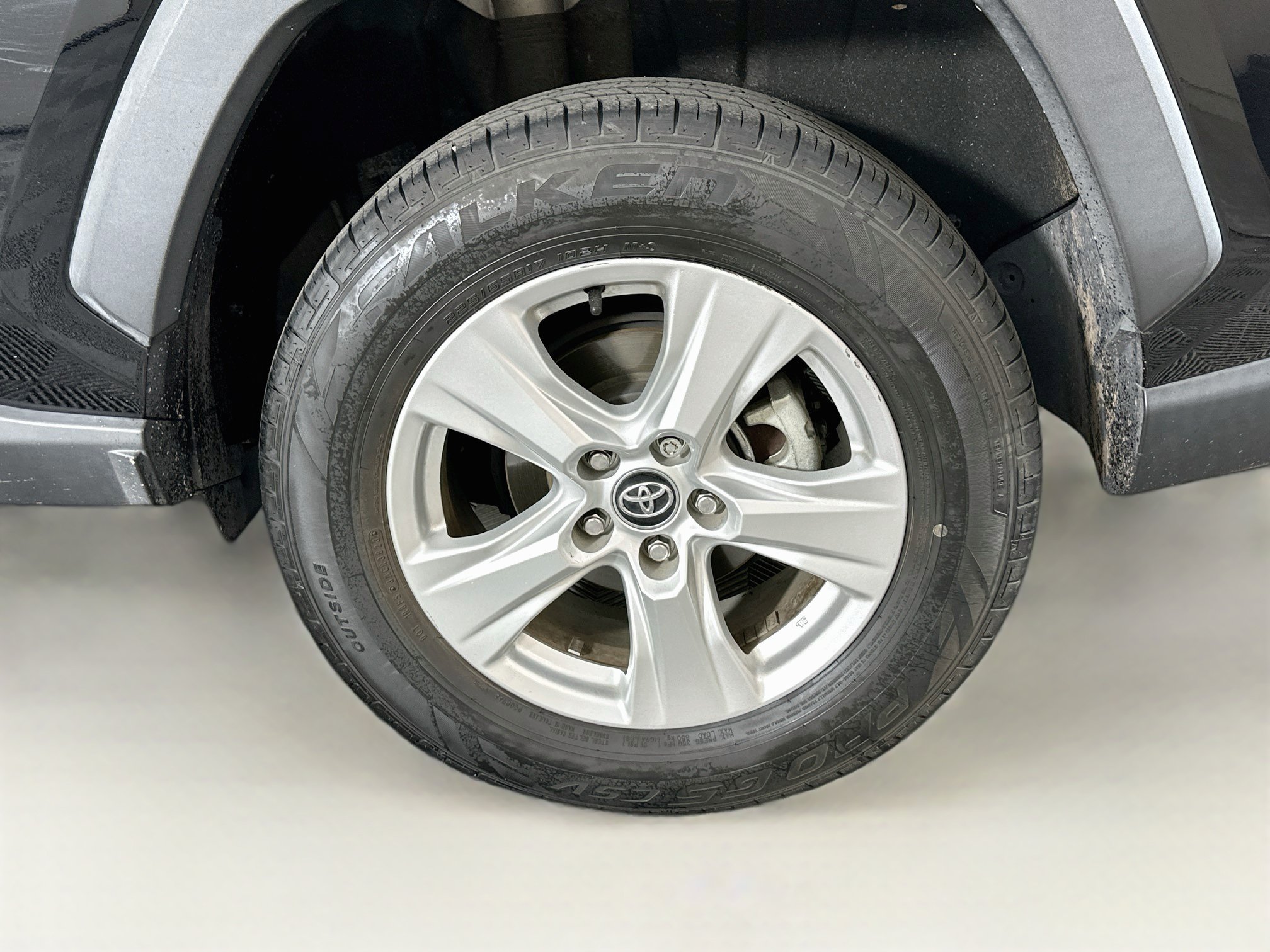 Used 2020 Toyota RAV4 XLE w/ Convenience Package FWD image 11