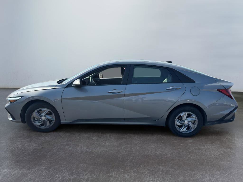 Used 2024 Hyundai Elantra SE image 8