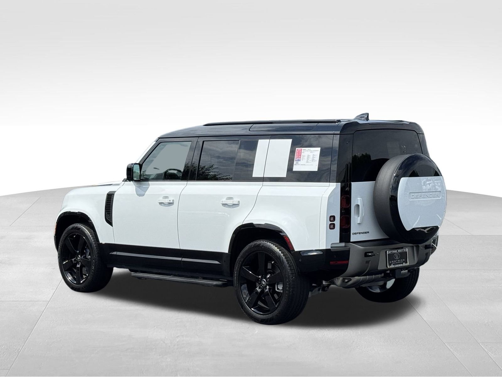 Used 2025 Land Rover Defender 110 X-Dynamic SE image 3