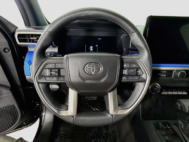 Certified 2025 Toyota Tacoma TRD Off-Road AWD/4WD image 13