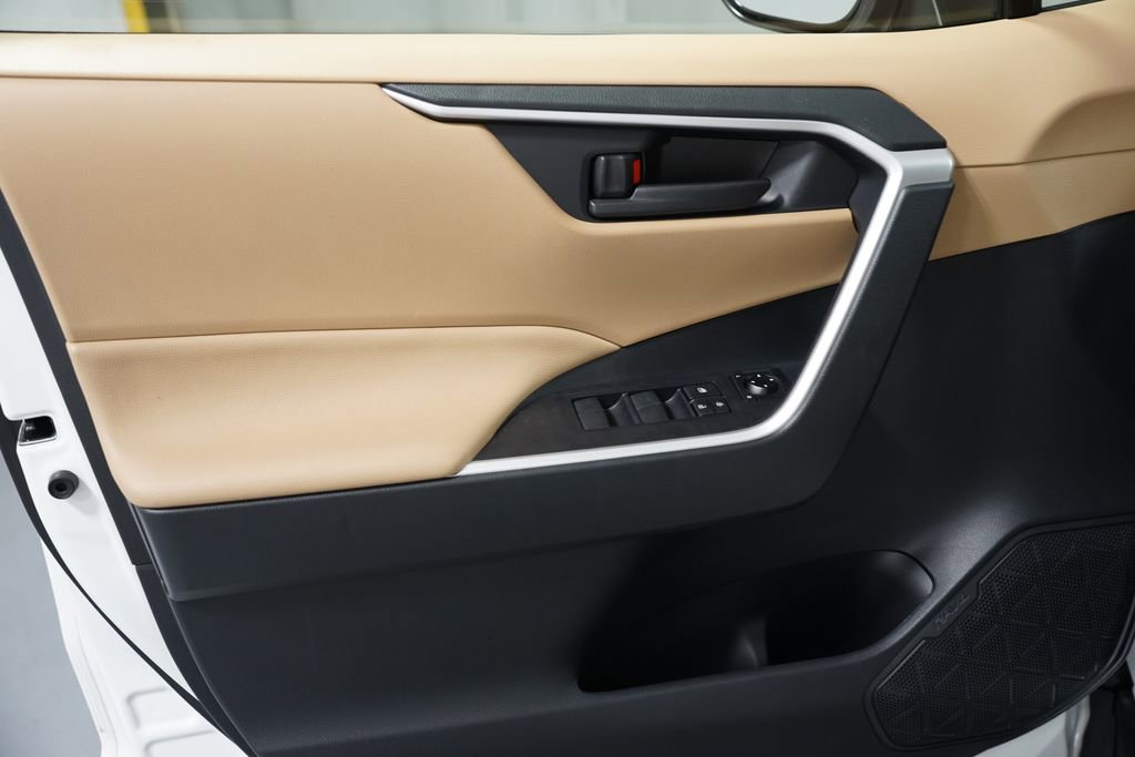 Certified 2025 Toyota RAV4 LE image 28