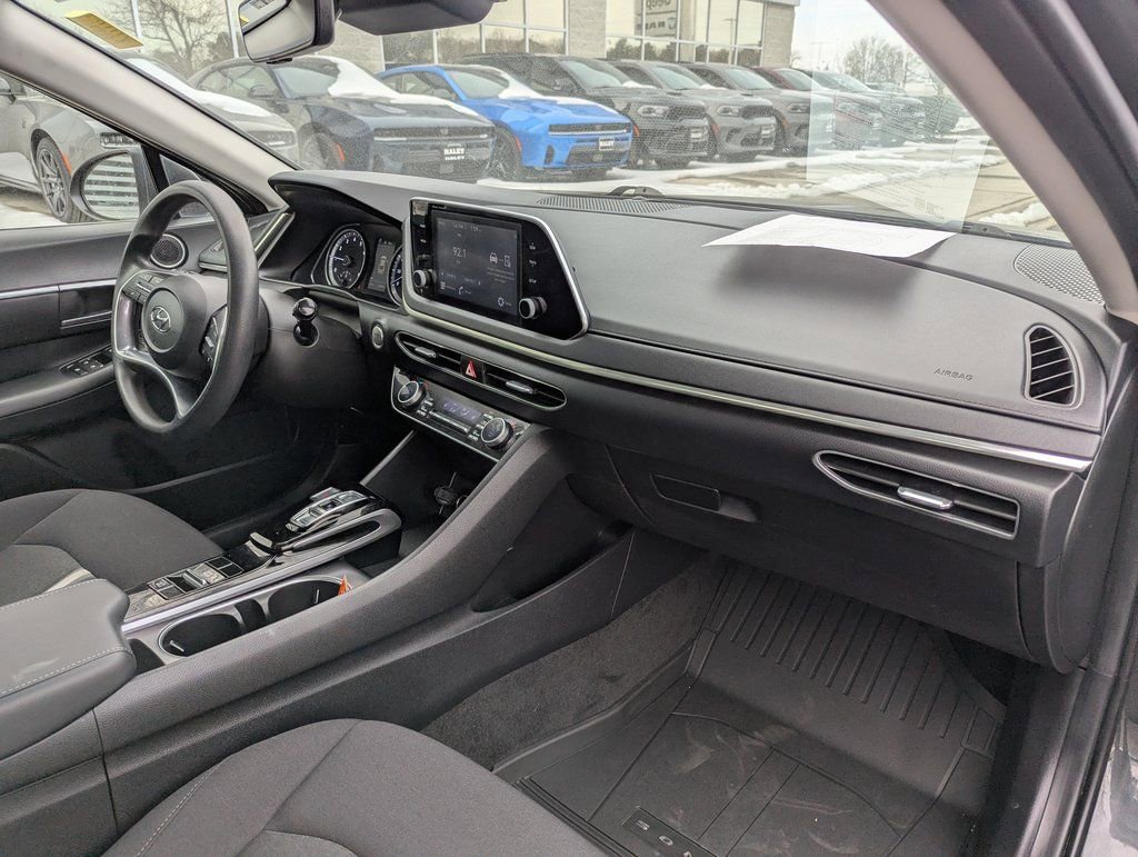 Used 2022 Hyundai Sonata SEL w/ Winter Weather Package image 17