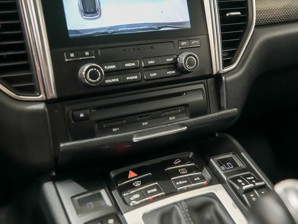 Used 2017 Porsche Macan Turbo AWD/4WD image 31