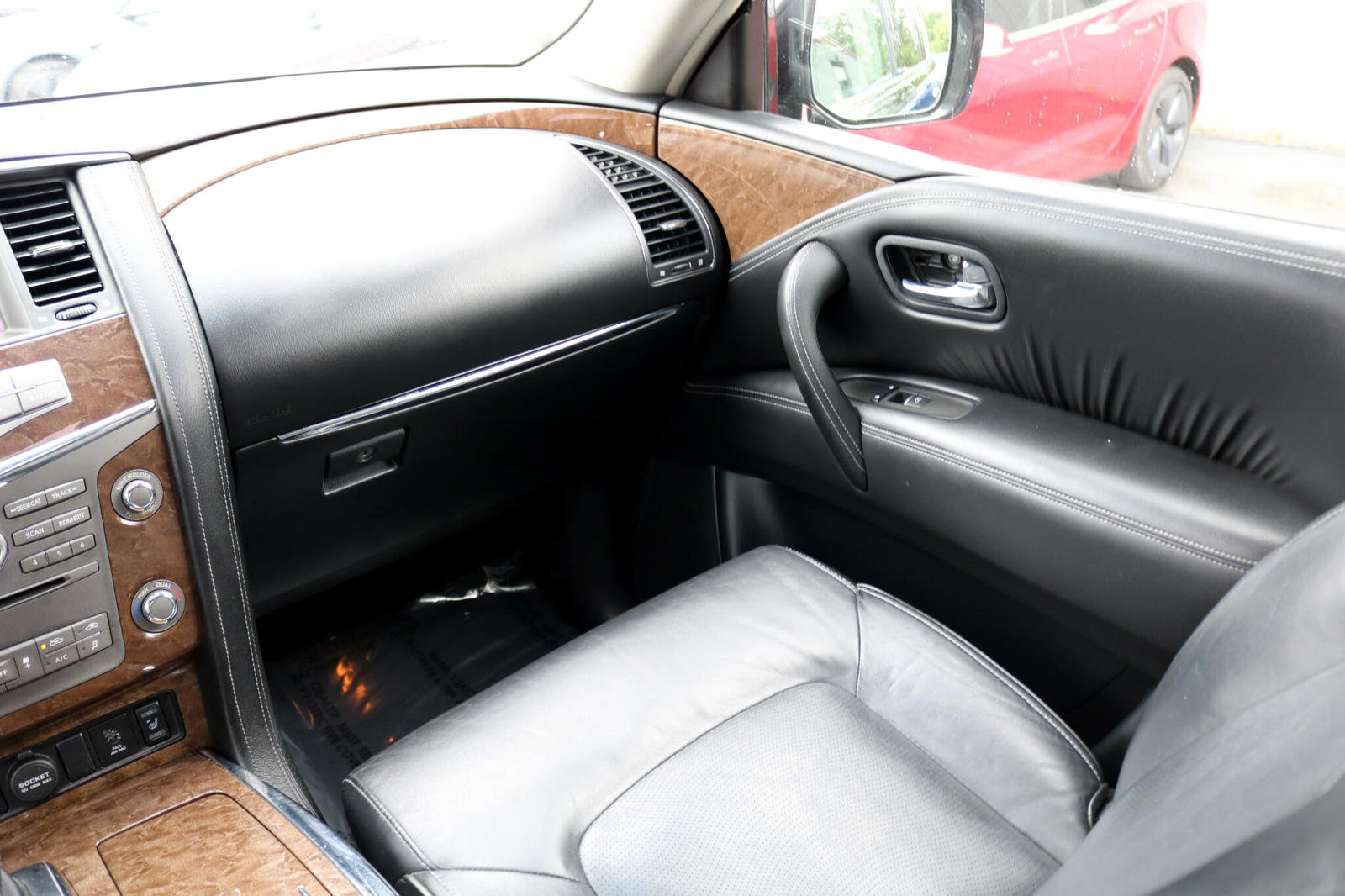 Used 2017 INFINITI QX80 4WD image 25