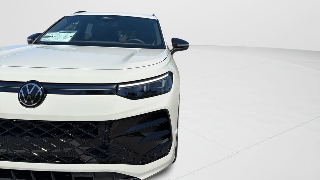 New 2026 Volkswagen Tiguan SE R-Line FWD image 29