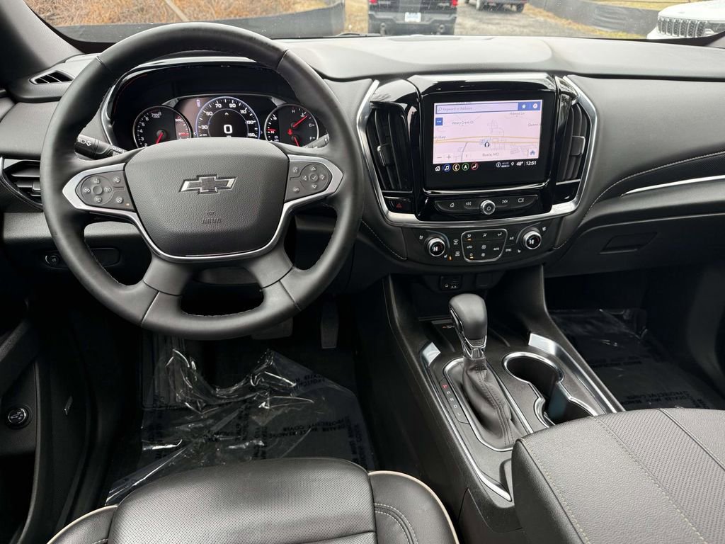 Used 2023 Chevrolet Traverse Premier w/ Redline Edition image 17