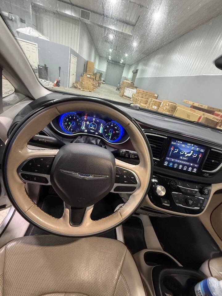 Used 2020 Chrysler Pacifica Limited FWD image 7