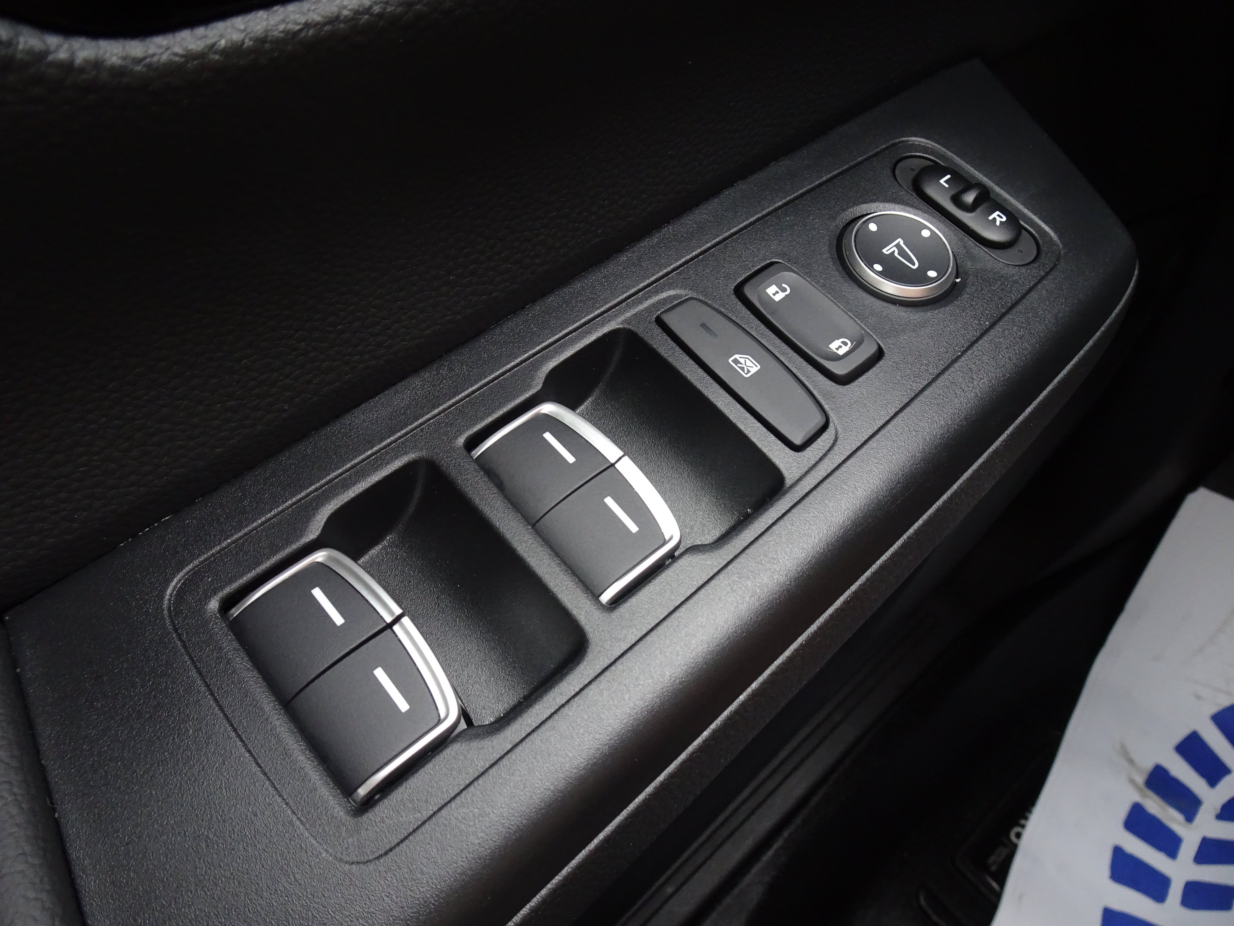 Used 2025 Honda CR-V EX-L image 23