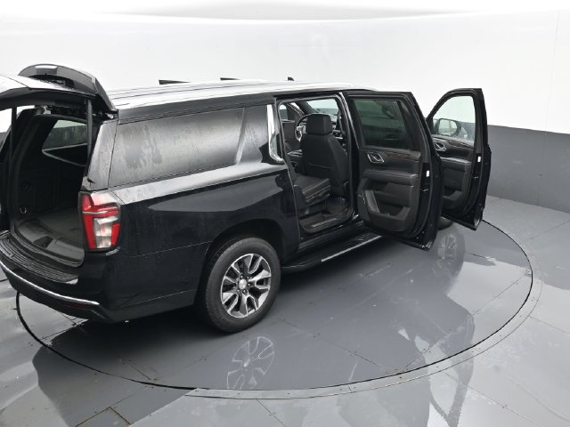 Used 2023 Chevrolet Suburban LT AWD/4WD image 29