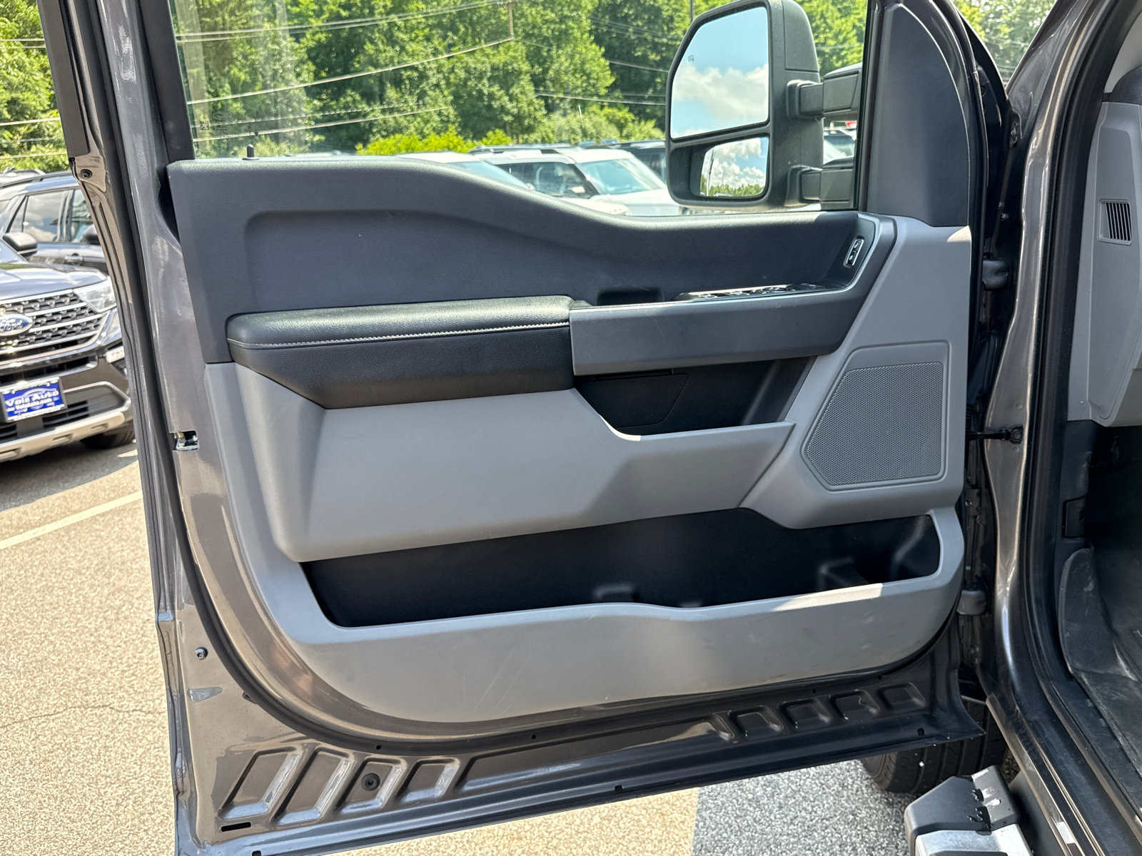 Used 2023 Ford F250 XLT w/ Snow Plow Prep Package AWD/4WD image 9