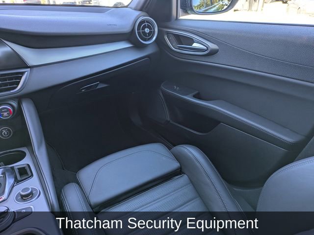 Used 2025 Alfa Romeo Giulia AWD w/ Veloce Package AWD image 20