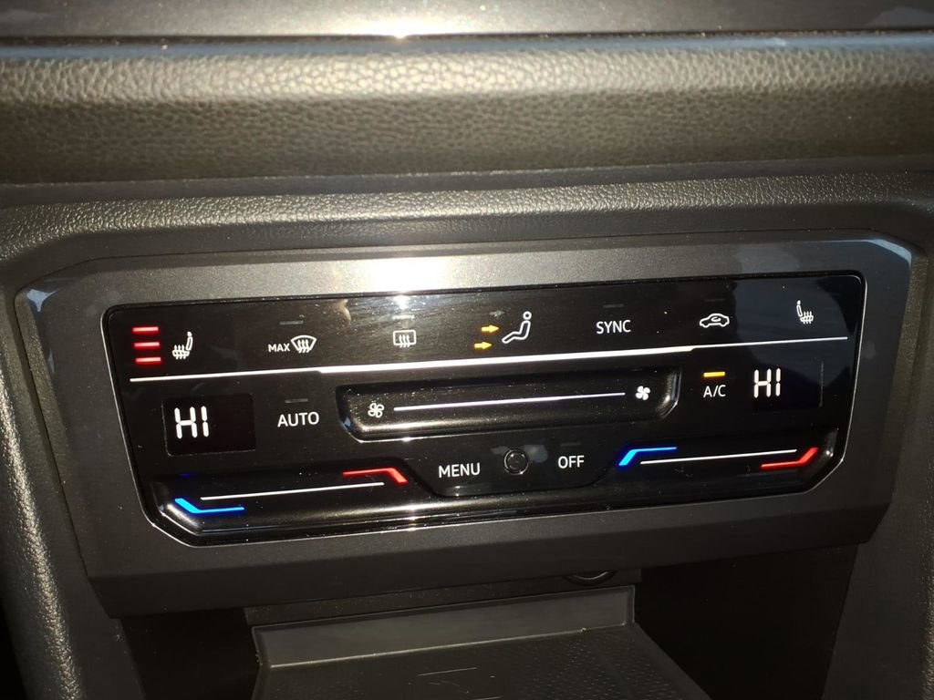 Used 2022 Volkswagen Tiguan SE R-Line image 18