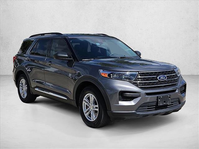 Used 2023 Ford Explorer XLT image 3