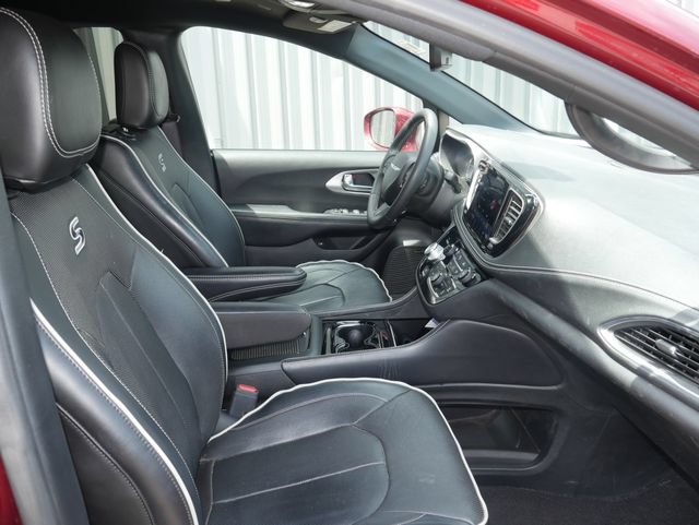 Used 2022 Chrysler Pacifica Limited w/ Uconnect Theater Family Group FWD image 26
