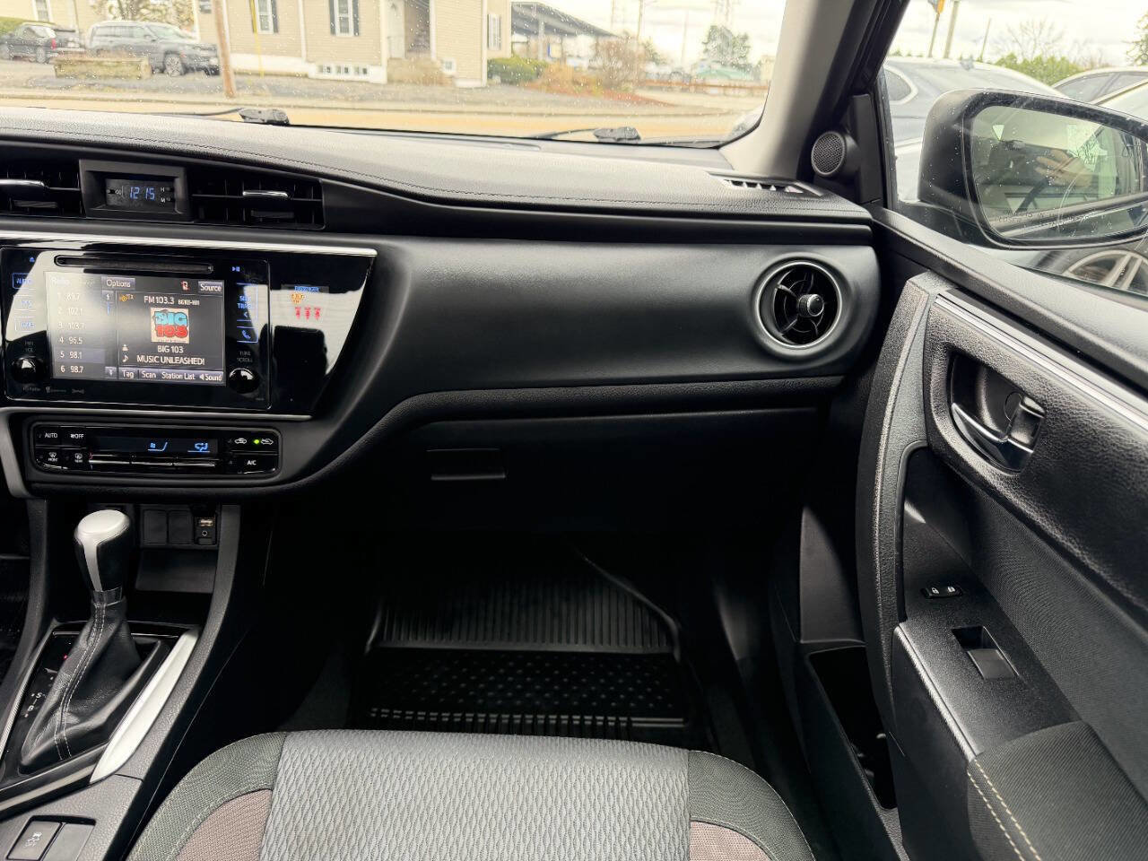 Used 2018 Toyota Corolla LE w/ LE Premium Package w/Moonroof FWD image 25