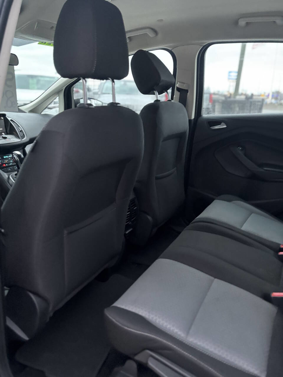 Used 2017 Ford C-MAX Energi SE w/ Equipment Group 401A image 4