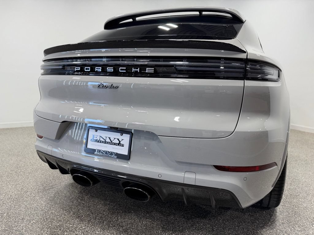 Used 2025 Porsche Cayenne Turbo AWD/4WD image 38