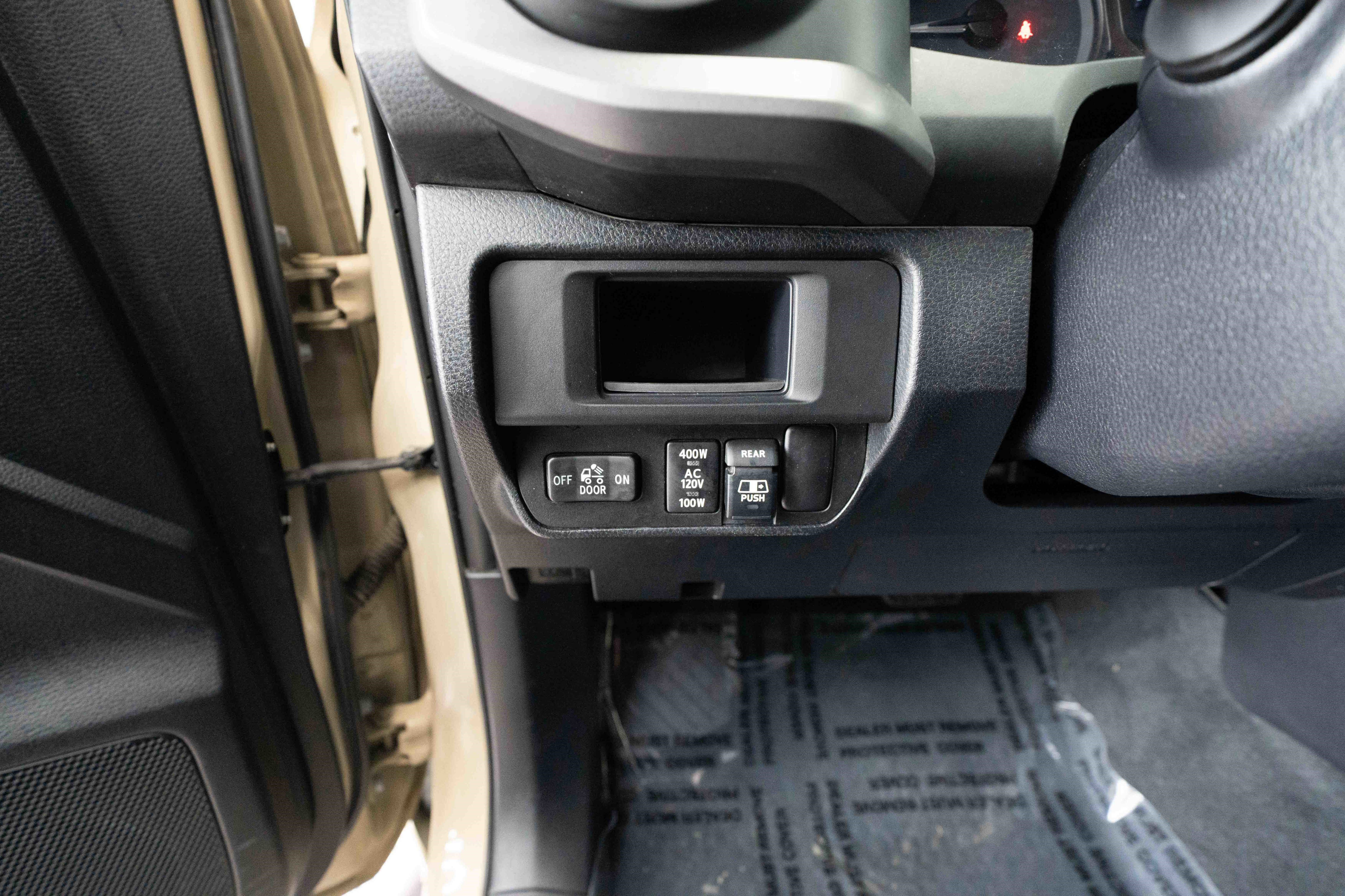 Used 2017 Toyota Tacoma TRD Sport w/ Tow Package (A/T) image 11