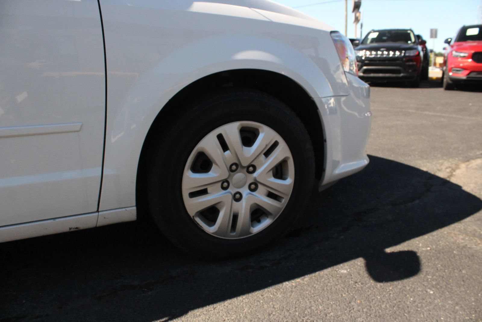 Used 2016 Dodge Grand Caravan SE w/ Quick Order Package 29E SE FWD image 9