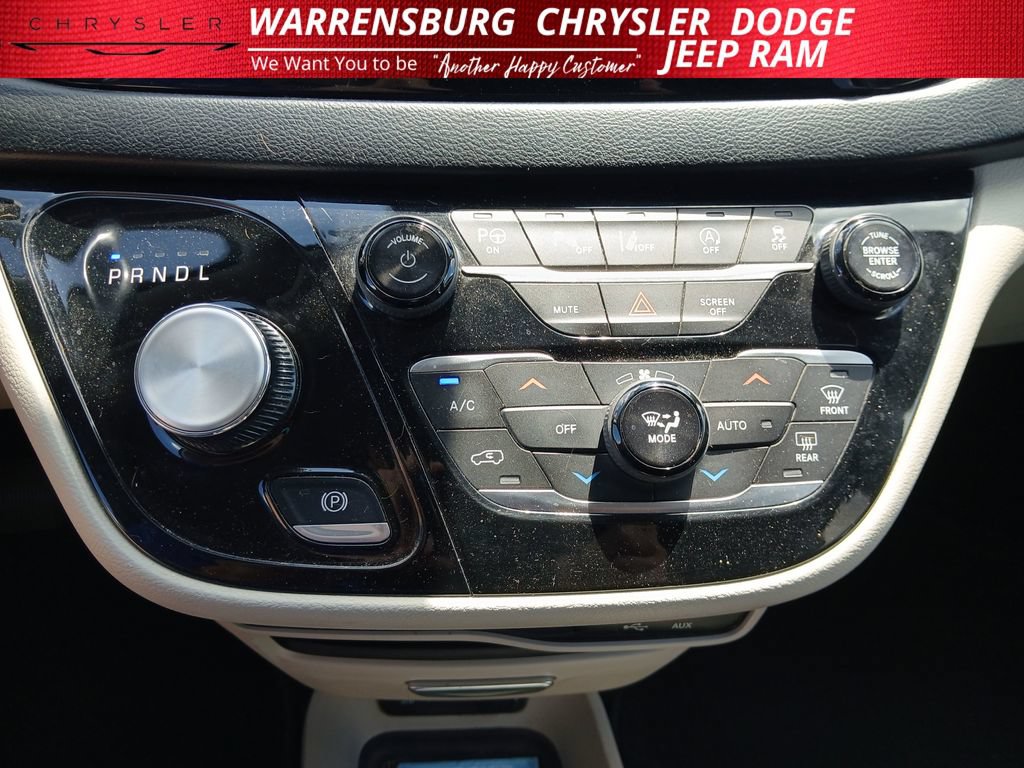 Used 2018 Chrysler Pacifica Touring-L w/ Advanced Safetytec Group FWD image 22