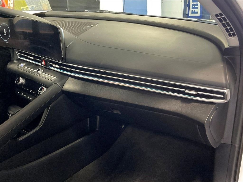 Used 2025 Hyundai Elantra Limited FWD image 13